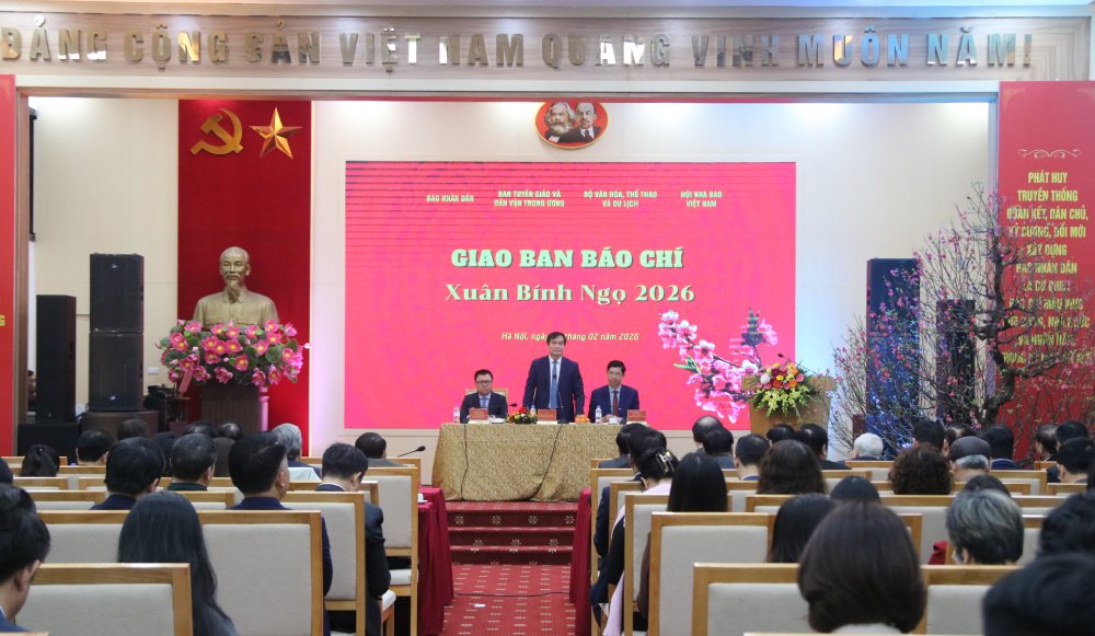 Phó Trưởng Ban Tuyên giáo và Dân vận Trung ương Phan Xuân Thủy phát biểu tại Hội nghị giao ban. Ảnh: Trần Vương