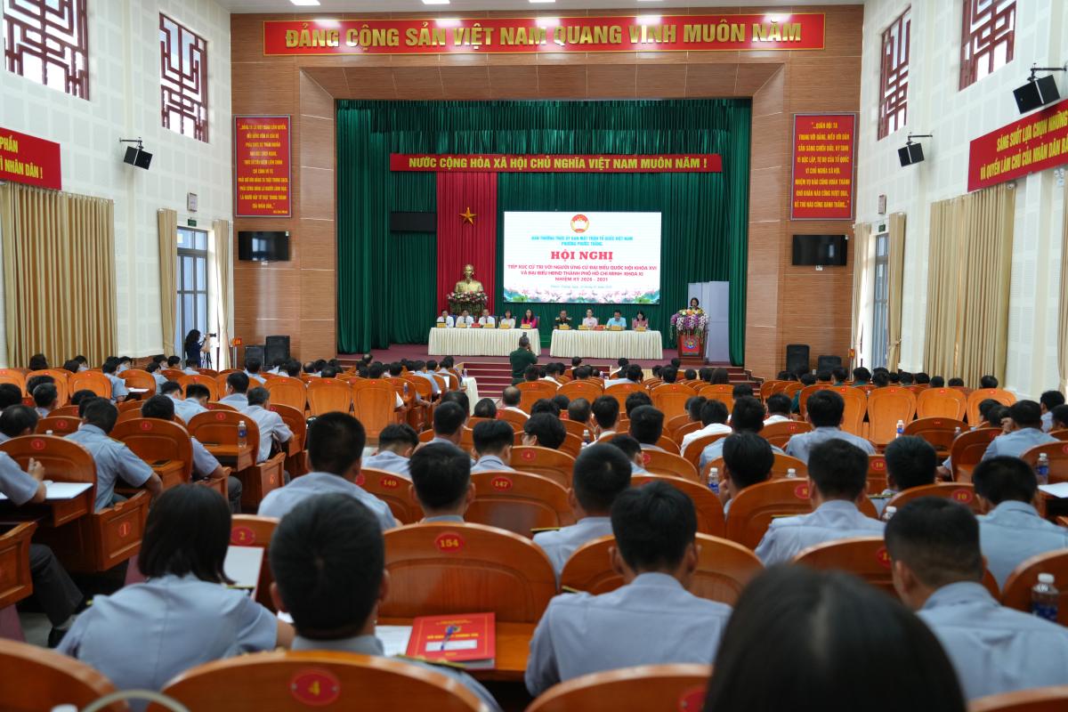 Overview of the voter contact conference at the early election polling station in Phuoc Thang ward. Photo: Thanh An
