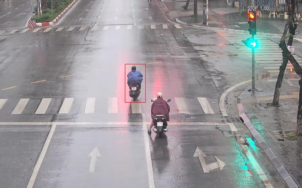 Motorbikes running red lights are recorded by AI cameras for traffic tickets. Photo: Police provided
