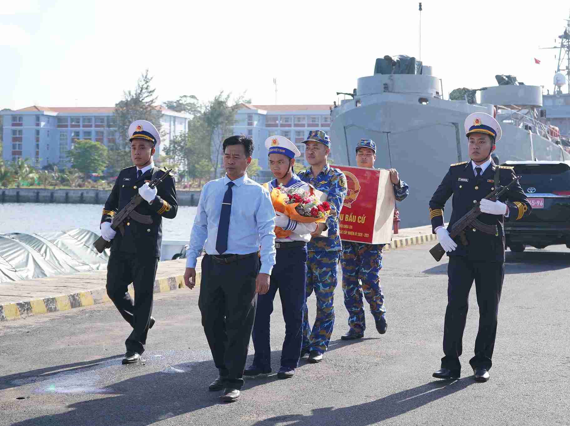 Khanh Hoa deploys early elections in Truong Sa Special Zone, ready to bring ballot boxes to the island. Photo: Huu Long