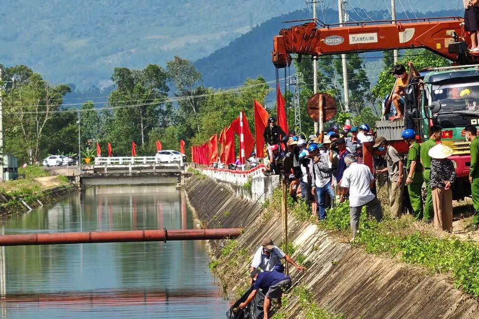 Nguyên nhân ban đầu vụ việc được xác định là do người lái không quen đường, xảy ra tai nạn khi vào khúc cua gấp. Ảnh: Tây Sơn