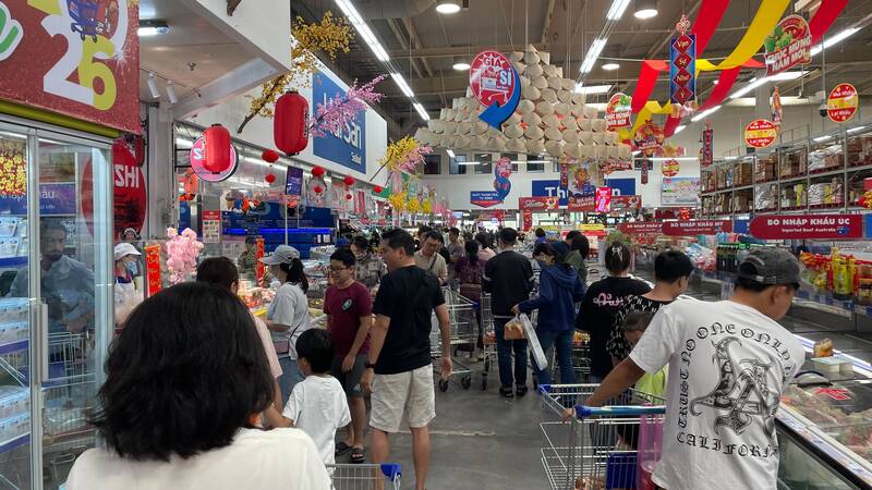 Hàng hóa đầy đủ, sức mua tăng 20-30% ở kênh hiện đại. Ảnh: Hạ Mây