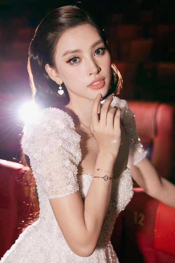 Hoa hậu từng nhiều lần được khen ngợi với gương mặt có tỉ lệ vàng. Ảnh: Nhà sản xuất.