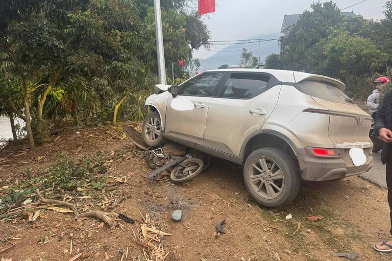 Scene of a traffic accident on National Highway 4G, passing through Lien Phuong village, Chieng Khoong commune, Son La province. Photo: Nhat Minh