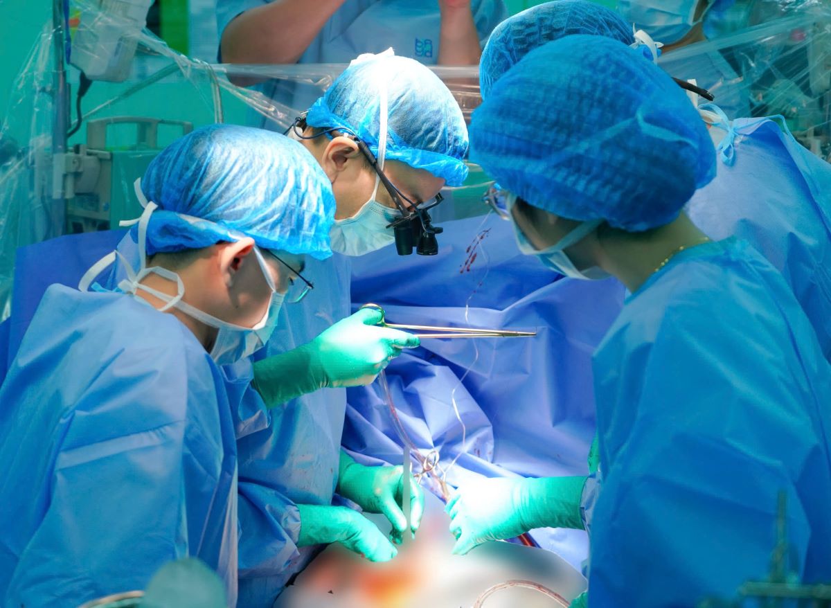 Team performing heart transplant for pediatric patients. Photo: Hospital provided