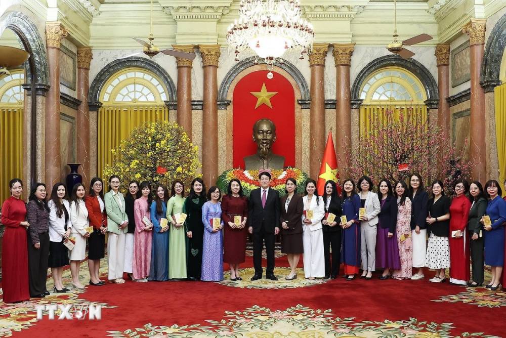 Chủ tịch nước Lương Cường chúc Tết cán bộ, công chức, viên chức, người lao động Văn phòng Chủ tịch nước. Ảnh: Lâm Khánh/TTXVN