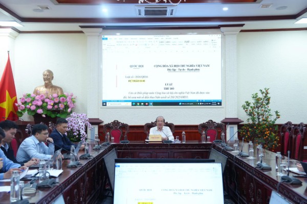 Meeting to review and revise the draft revised Capital Law, addressing the issue of strengthening comprehensive and maximum decentralization to the Hanoi City government. Photo: Ministry of Justice