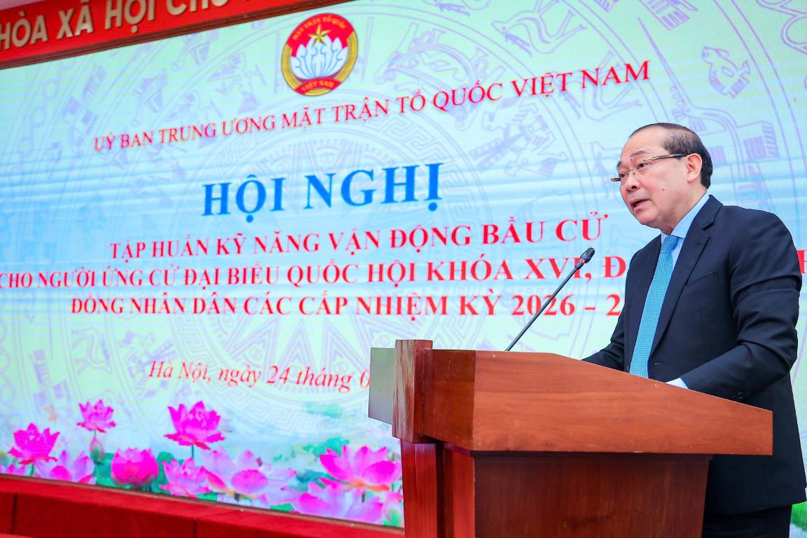 Ông Hoàng Công Thủy - Phó Chủ tịch Ủy ban Trung ương MTTQ Việt Nam, phát biểu khai mạc hội nghị tập huấn. Ảnh: Hoài Nam 