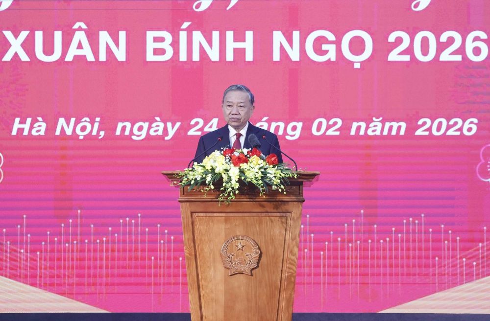 Visiting and wishing Tet to officials and employees of Vietnam News Agency, General Secretary To Lam emphasized that journalism today is not only about reporting but also about maintaining peace in the spiritual space of society. Photo: VNA