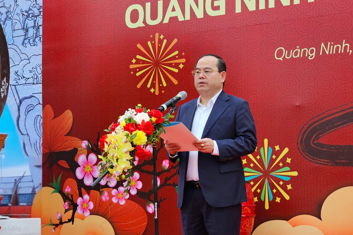 Mr. Quan Minh Cuong, Member of the Party Central Committee, Secretary of the Provincial Party Committee, Head of the Quang Ninh Provincial National Assembly Delegation, speaks at the First Calligraphy Opening Festival of Binh Ngo Spring 2026. Photo: Doan Hung