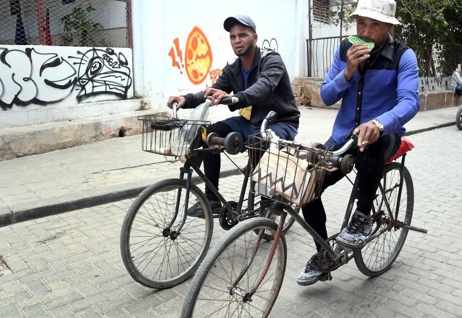 Người dân trên đường phố Havana, Cuba, ngày 23.2.2026. Ảnh: Xinhua