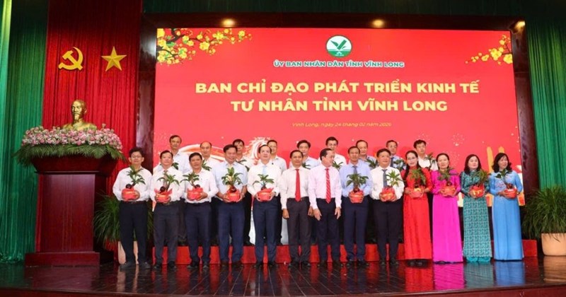Vĩnh Long: Doanh nghiệp chi 188 triệu đồng mua hoa giúp người nghèo