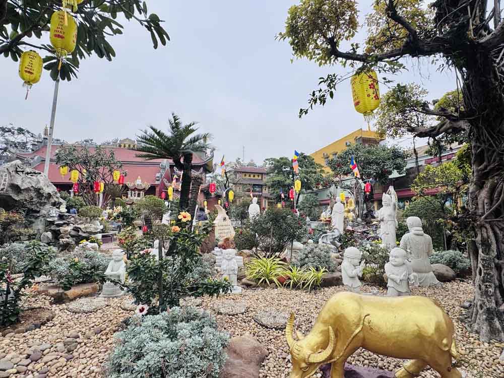 Chùa Vẽ là một công trình kiến trúc nghệ thuật cổ còn khá nguyên vẹn và nguy nga.