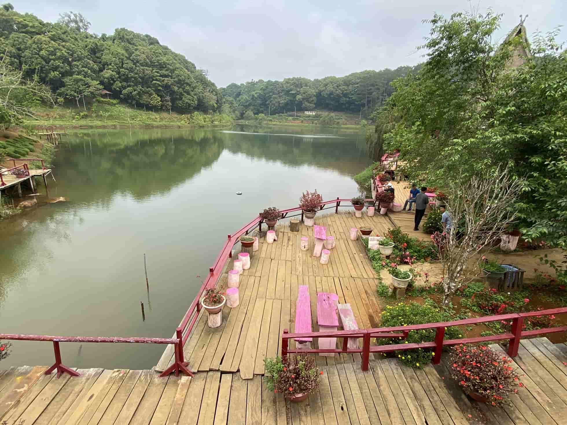 Lake Dakke in Mang Den, a place that attracts a large number of tourists. Photo: Thanh Tuan