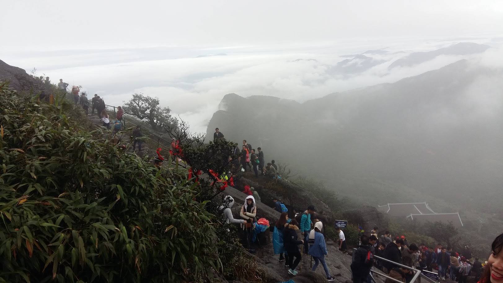 Hành hương lên chùa Đồng, Yên Tử. Ảnh: Nguyễn Hùng