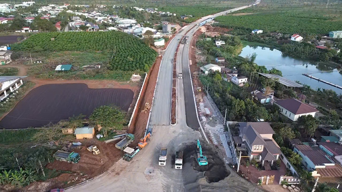 Road transport infrastructure projects, including expressways, will create motivation to help Gia Lai develop and grow. Photo: Thanh Tuan