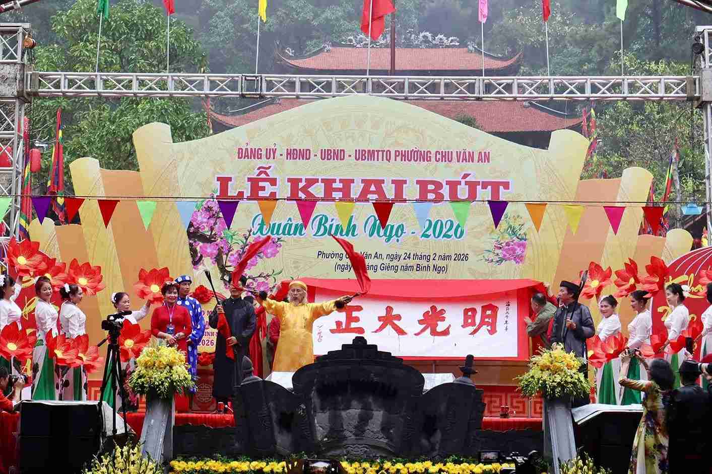 مراسم خوشنویسی بهاری برای سال اسب ۲۰۲۶ با شکوه تمام در معبد چو وان آن، محوطه تاریخی ملی پونگ هوانگ برگزار شد.