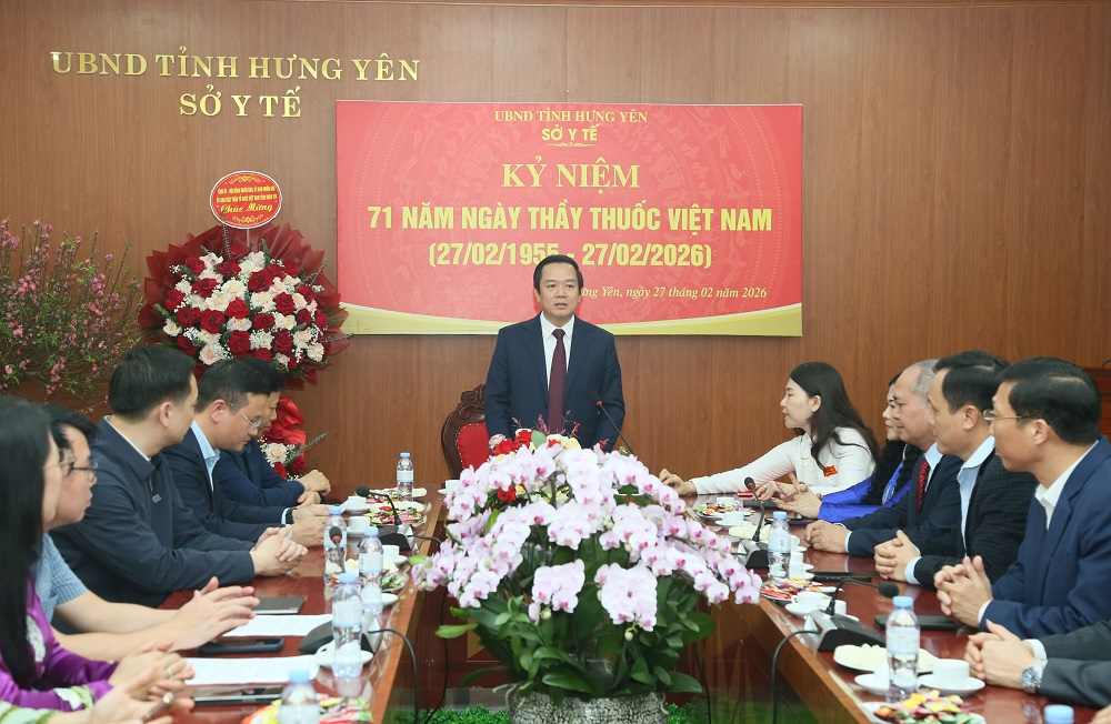 Chủ tịch UBND tỉnh Phạm Quang Ngọc phát biểu chúc mừng ngành Y tế. Ảnh: Cổng TTĐT tỉnh Hưng Yên