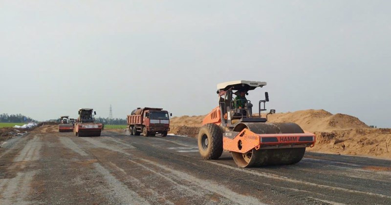Cao tốc hối hả thi công, quyết tâm thông xe cuối tháng 6/2026