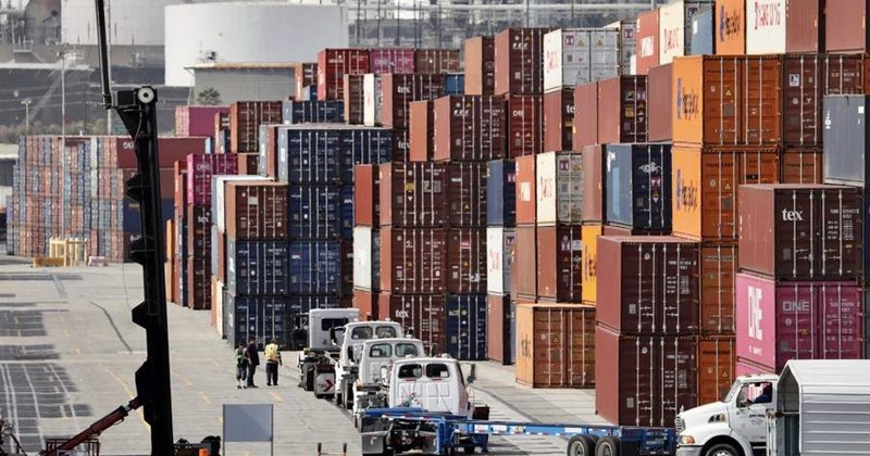 Mỹ bắt đầu thu thuế 10%, thị trường thêm hỗn loạn