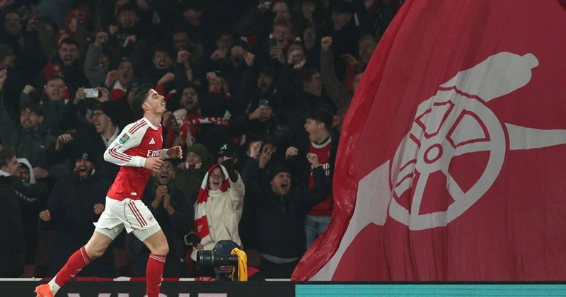 Arsenal tiến gần ngôi vô địch