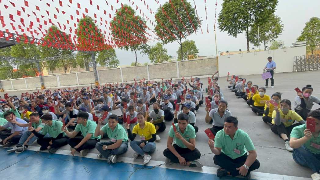 Hầu hết các doanh nghiệp đều lì xì cho người lao động. Ảnh: Công đoàn cung cấp