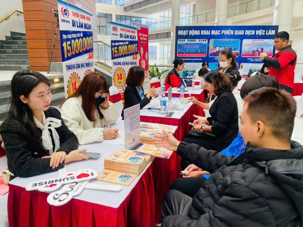 The labor market is bustling again right after the Lunar New Year holiday, but labor supply and demand still have a certain "divergence". Photo: Quynh Chi