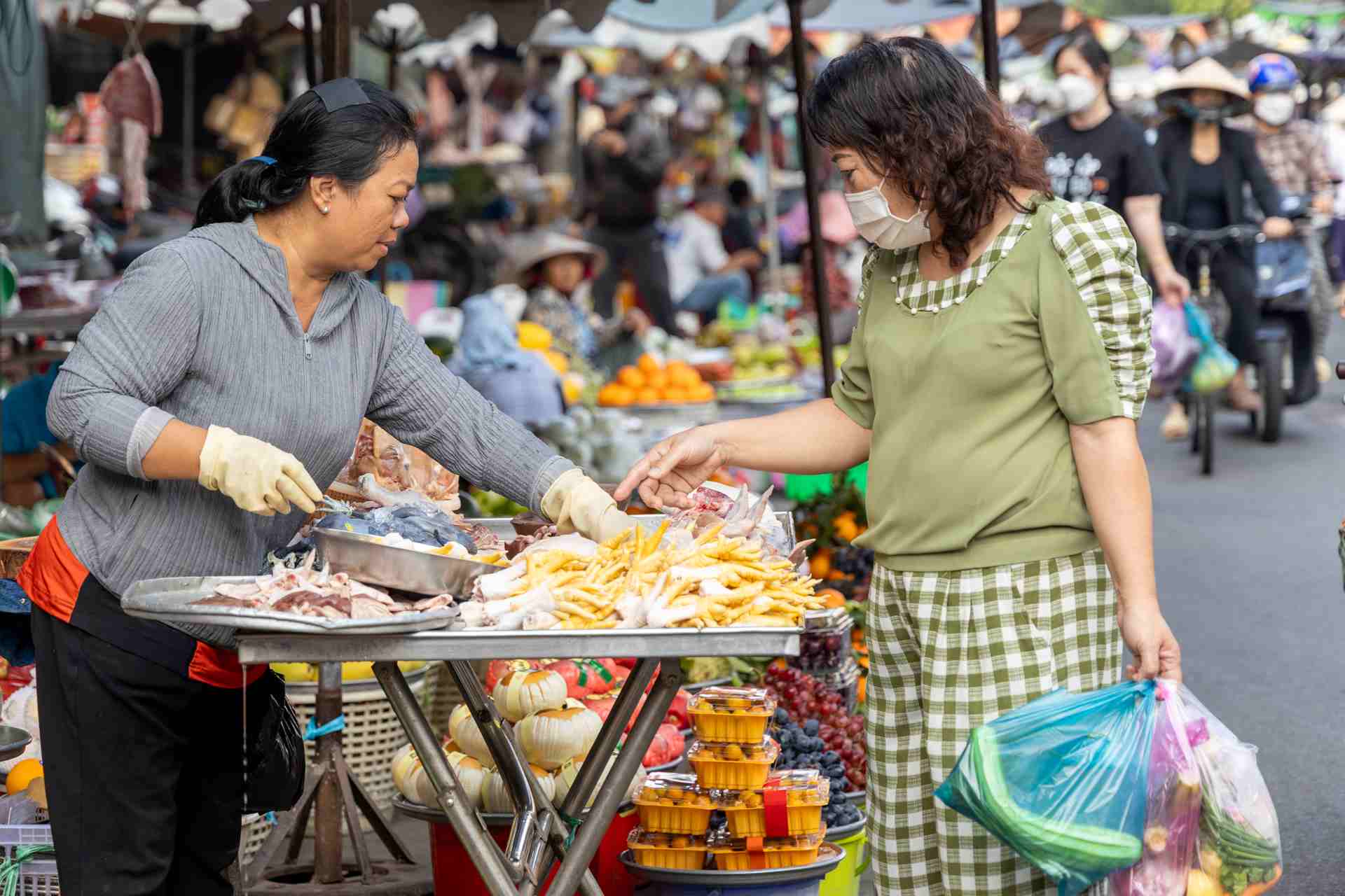 The commodity market in Ho Chi Minh City returns to normal after Tet. Photo: Ngoc Le