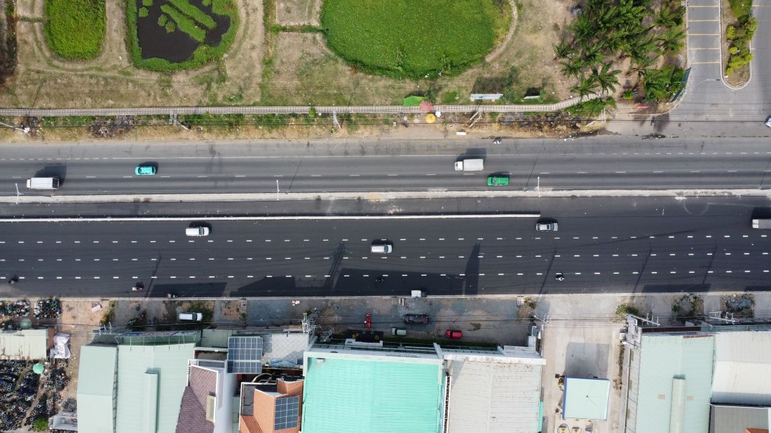 Đoạn Quốc lộ 13 được mở rộng từ 6 lên 8 làn xe. Ảnh: Đình Trọng