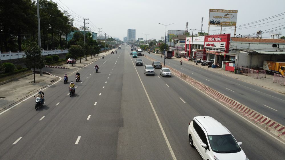 Quốc lộ 13 được mở rộng, tình trạng ùn ú giao thông giảm đáng kể. Ảnh: Đình Trọng