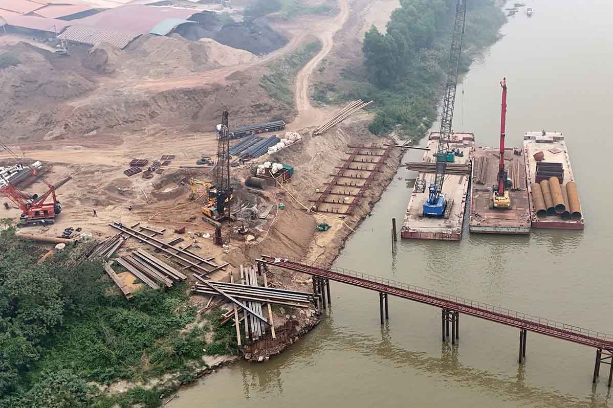 Construction site of Van Phuc bridge across the Red River. Photo: Song Huu