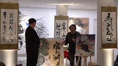 Auction of horse paintings to raise nearly 300 million VND for charity to show gratitude to wounded and sick soldiers.