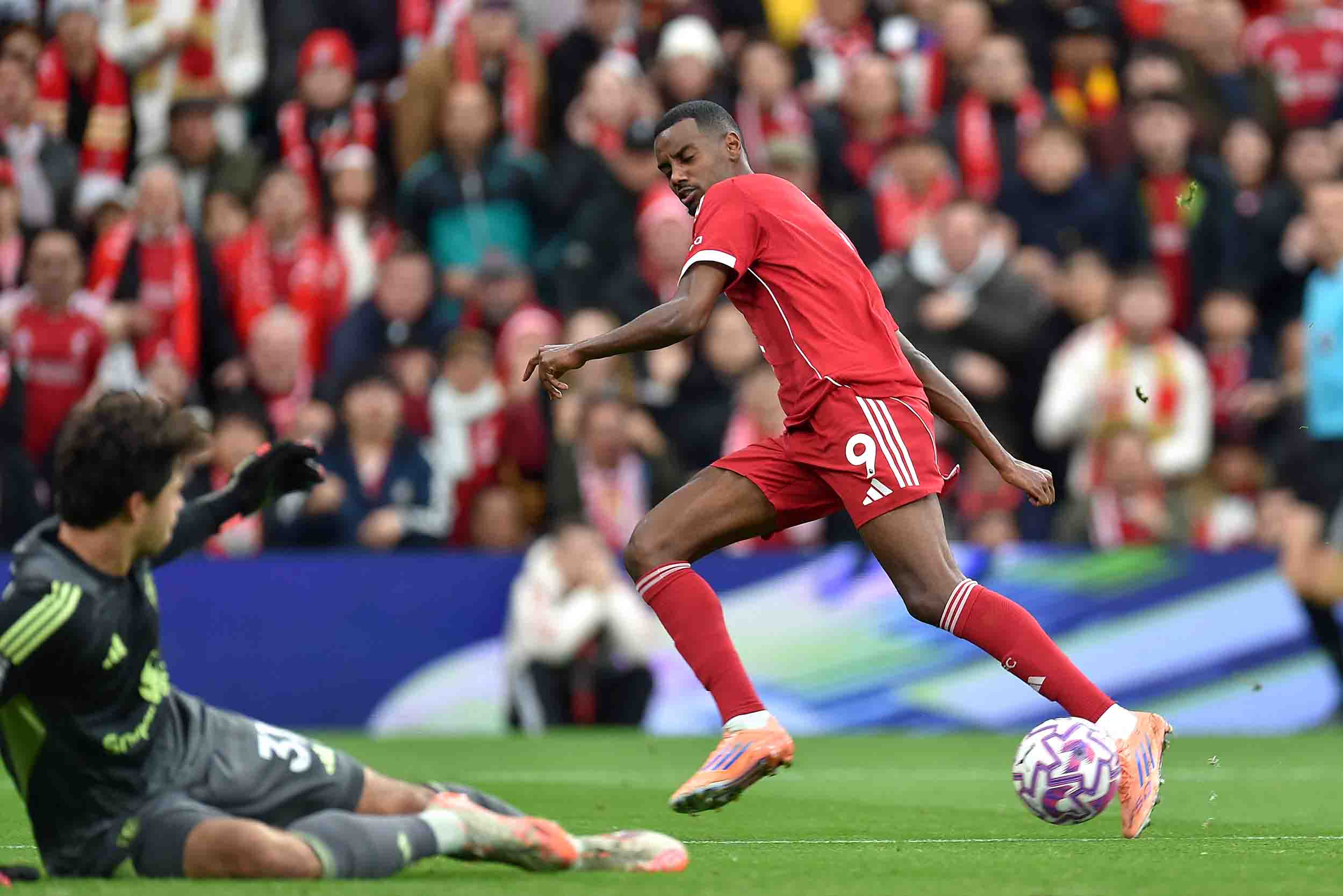 Senne Lammens từng tỏa sáng trong nhiều trận cầu lớn. Ảnh: AFP