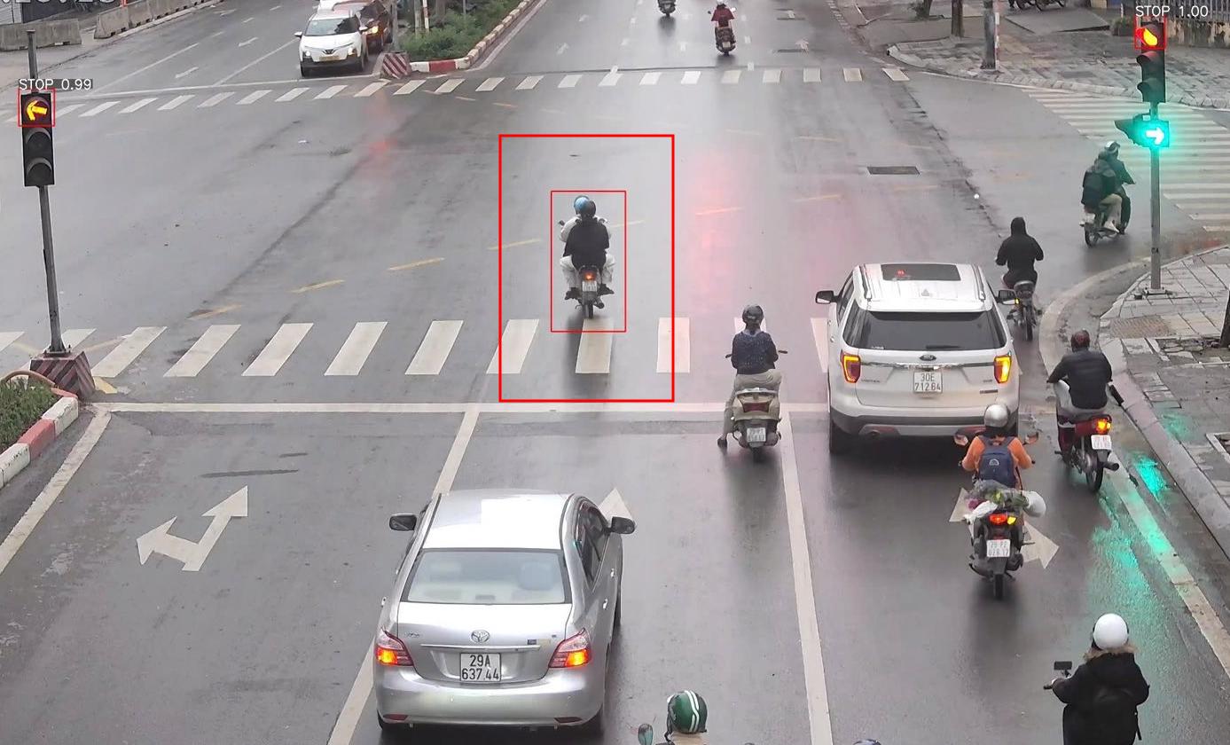 Motorbikes running red lights are recorded by AI cameras for traffic tickets. Photo: Police provided