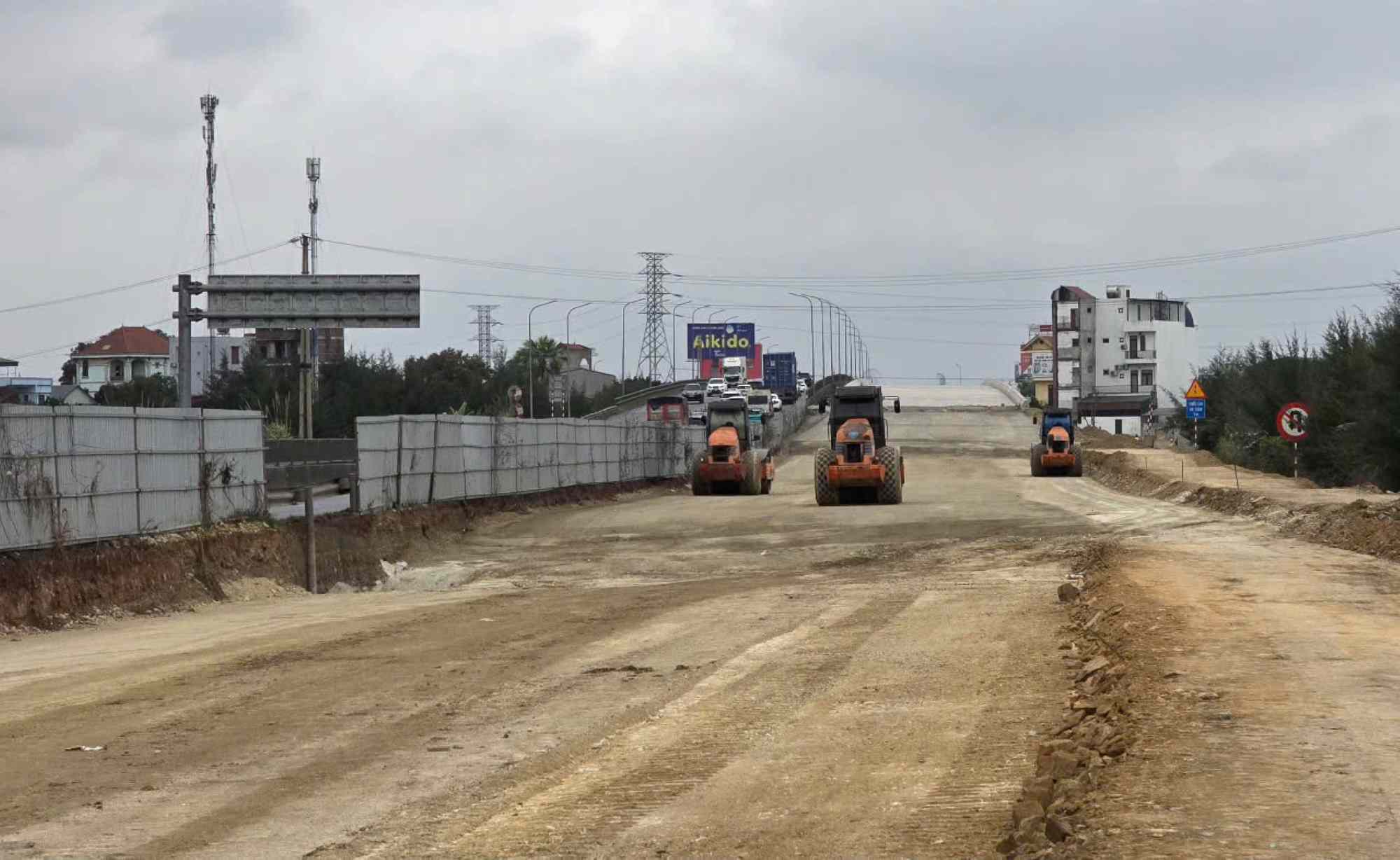 Construction site of Cao Bo - Mai Son expressway expansion project. Photo: Nguyen Truong