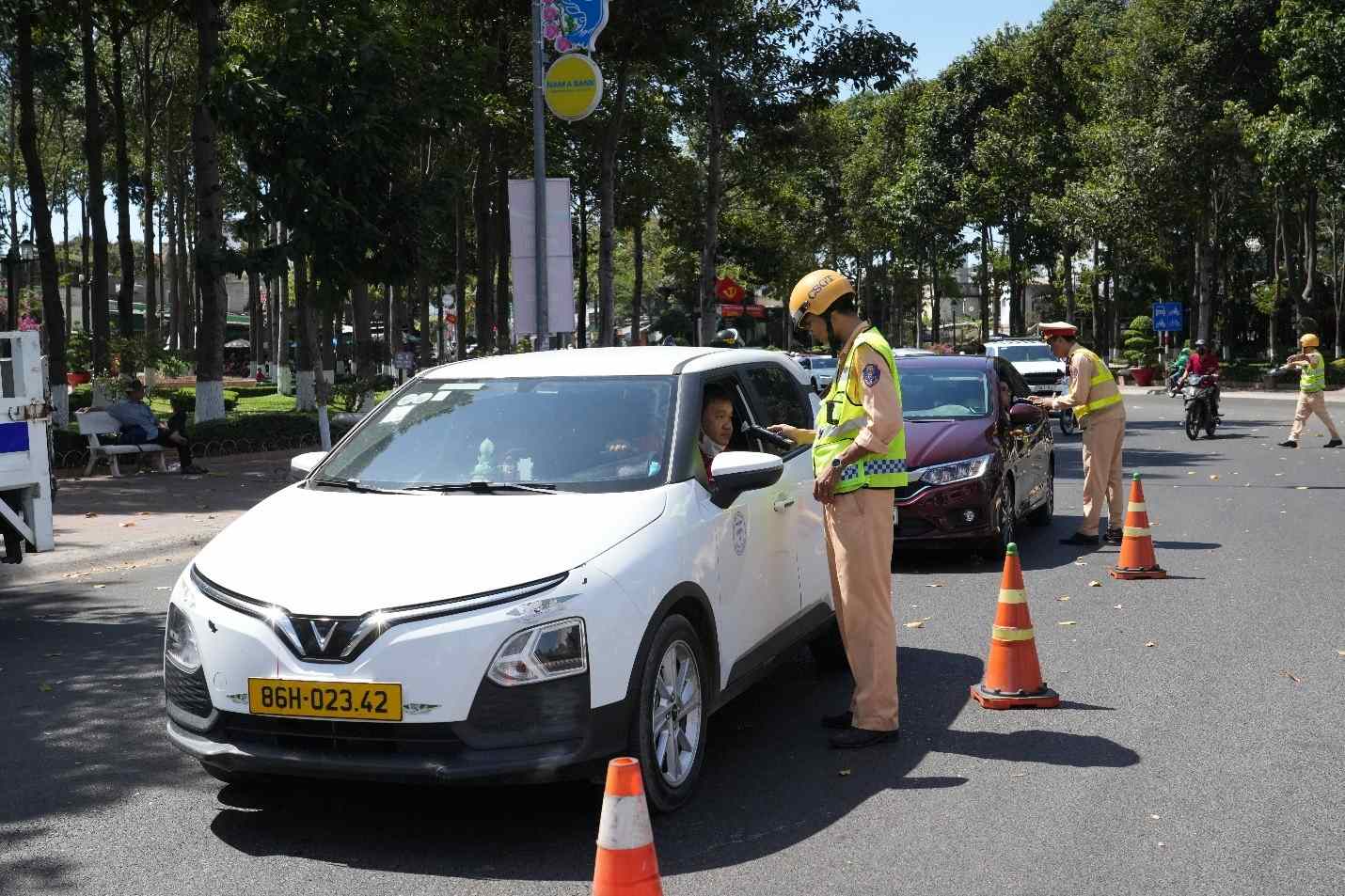 Trong 9 ngày nghỉ Tết Nguyên đán, toàn tỉnh Lâm Đồng có 690 trường hợp vi phạm nông độ cồn bị phát hiện xử lý. Ảnh: Phúc Khánh 