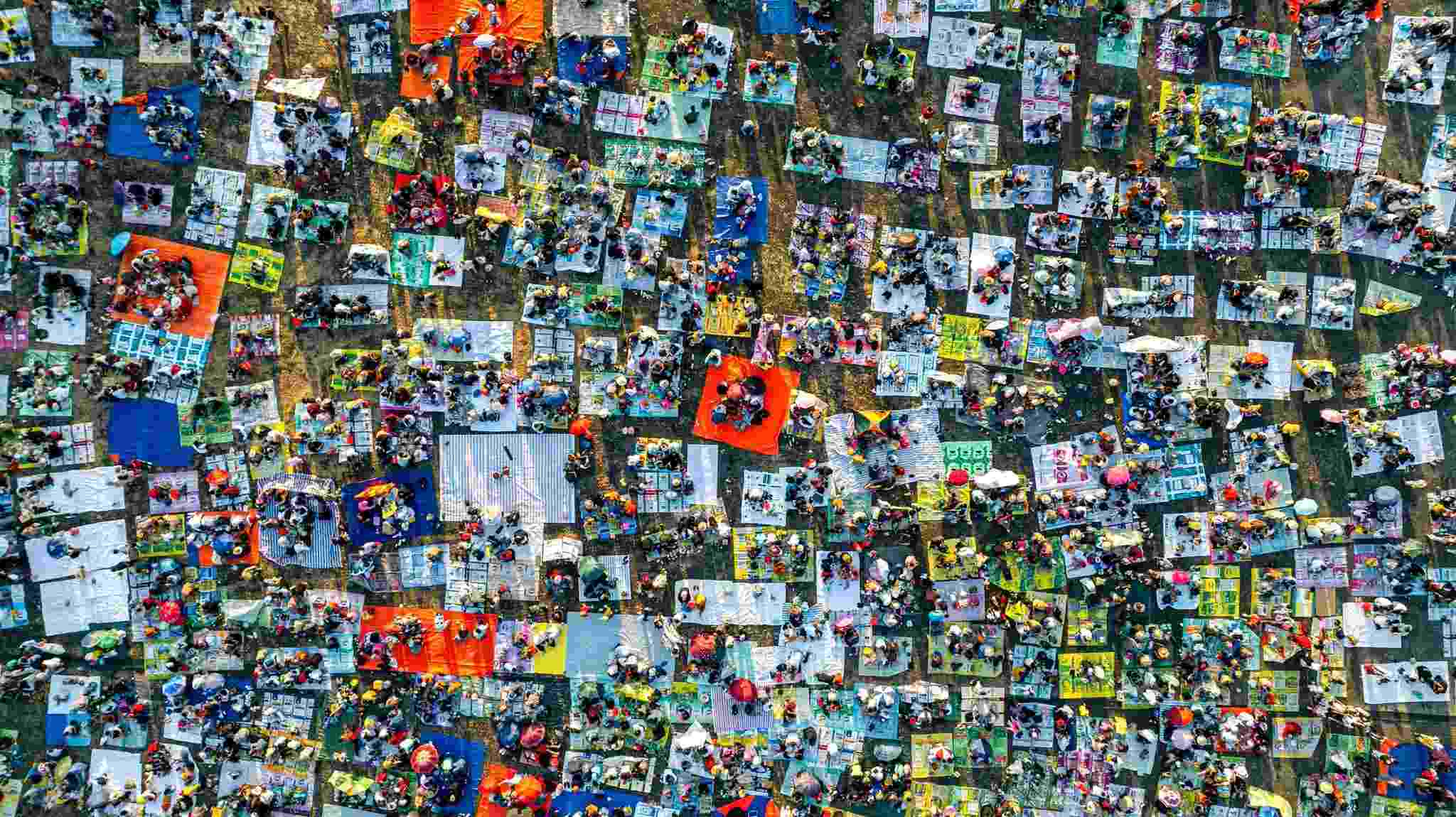 Choáng ngợp cảnh hàng vạn người đổ về núi Bà Đen trẩy hội xuân. 