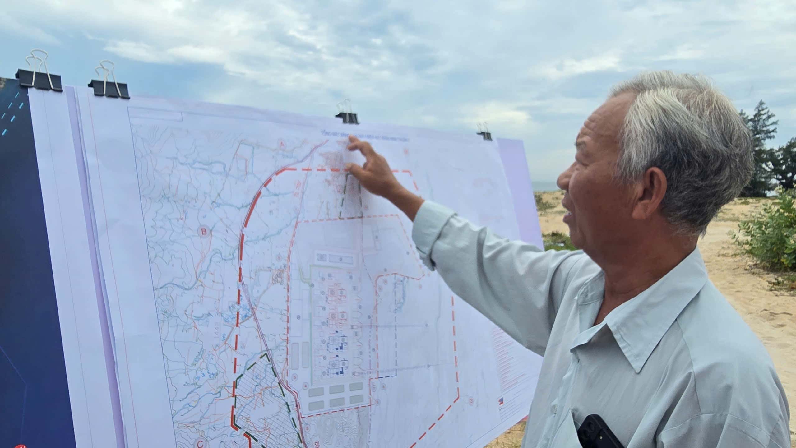 Images of people in the area with recovered land to implement the nuclear power project, before the inspection conclusion. Photo: Huu Long