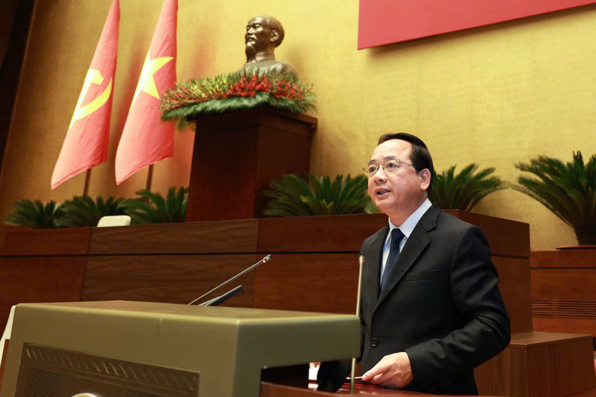 Politburo Member, Secretary of the Party Central Committee, Head of the Central Propaganda and Mass Mobilization Commission Trinh Van Quyet presents a thematic report on new and core issues in Resolution No. 80-NQ/TW of the Politburo on Vietnamese cultural development. Photo: Hai Nguyen