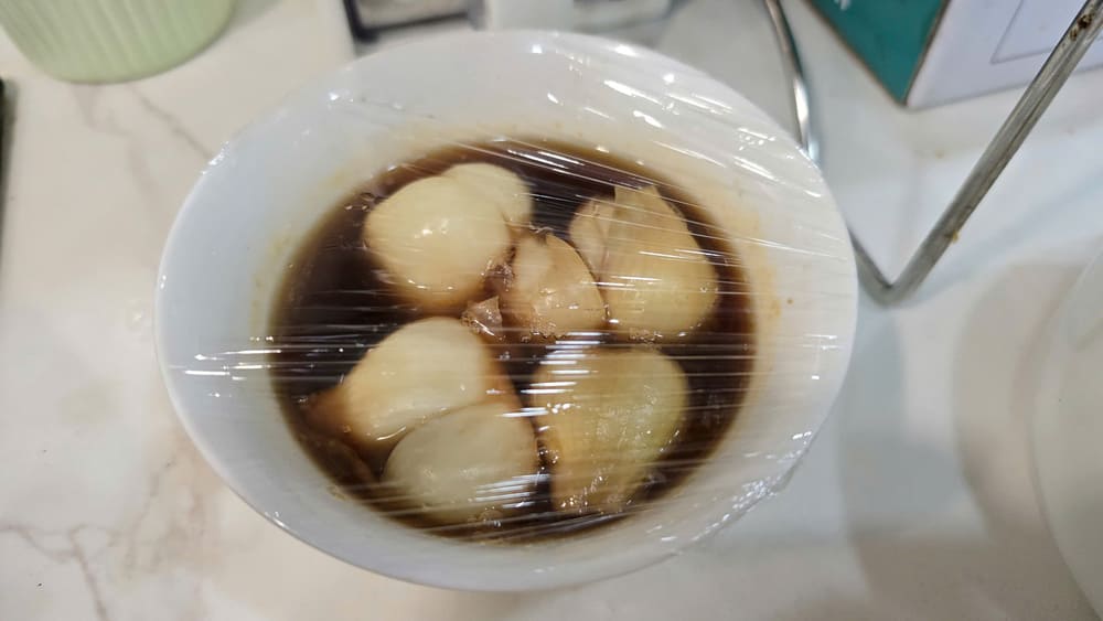 Pickled onions and pickled vegetables are among the foods that should be resolved immediately after Tet. Photo: Tuan Dat