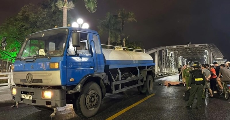 Tai nạn cầu Trường Tiền, người giao hàng tử vong tại chỗ