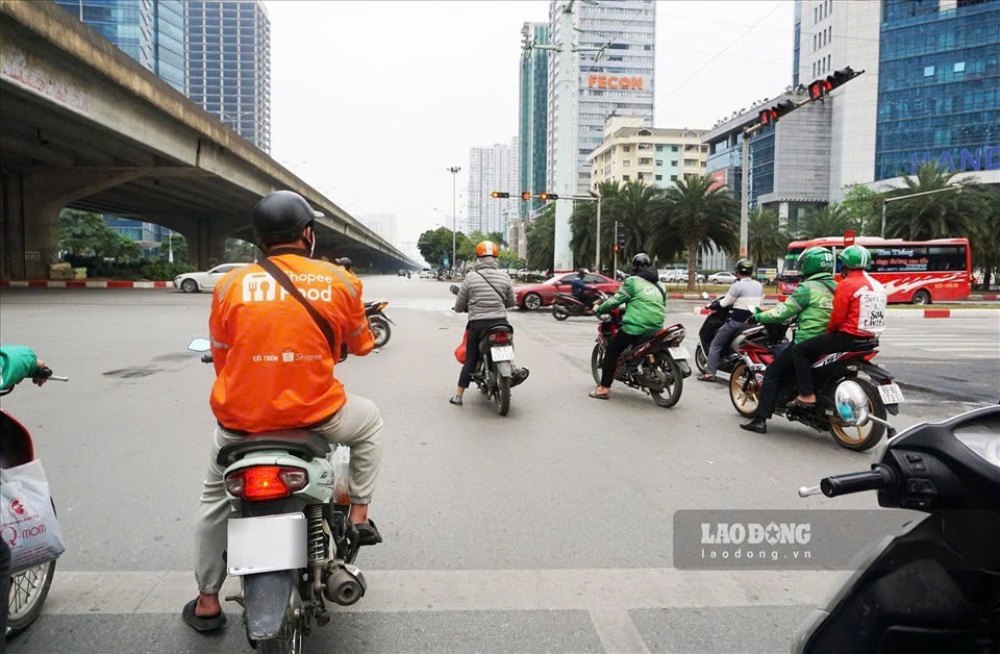 Xu hướng lao động trẻ rời khu vực sản xuất để tham gia việc làm tự do đặt ra nhiều thách thức về an sinh xã hội trong dài hạn. Ảnh: Khánh An