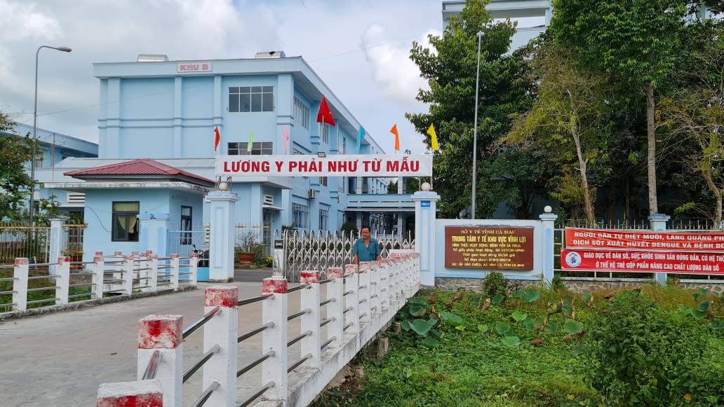 Trung tâm y tế khu vực Vĩnh Lợi, Cà Mau được xây dựng cách đây 5 năm, nay  đã có dấu hiệu xuống cấp. Ảnh: Nhật Hồ.