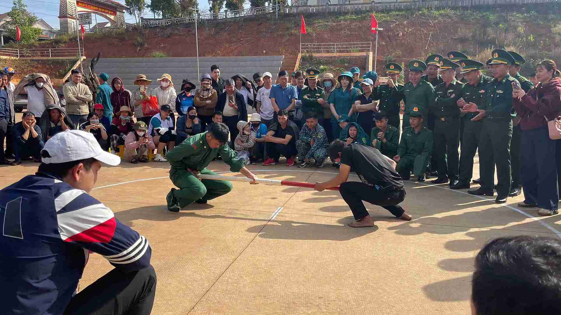 Folk games at the festival contribute to connecting soldiers and people. Photo: Bao Lam