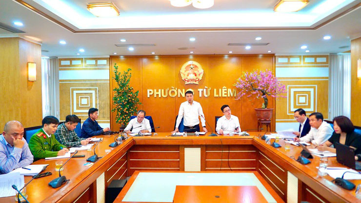 Hội nghị giao ban nghe báo cáo tiến độ thực hiện dự án đầu tư xây dựng hồ điều hòa Phú Đô. Ảnh: TTĐT phường Từ Liêm (Hà Nội) 