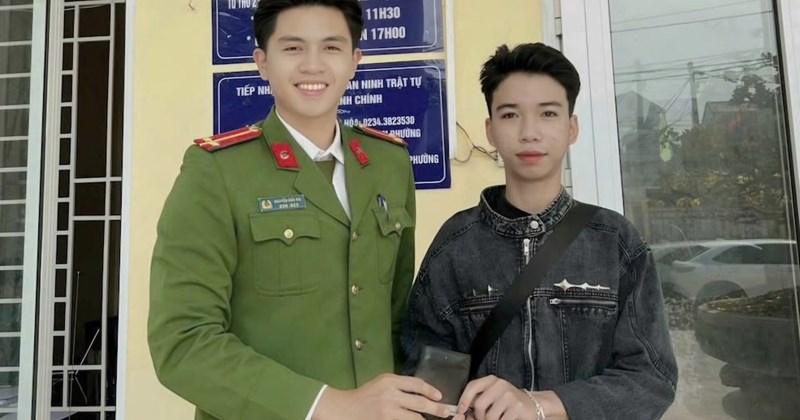 Cảnh sát phường ở Huế trả lại tài sản bị mất cho dân