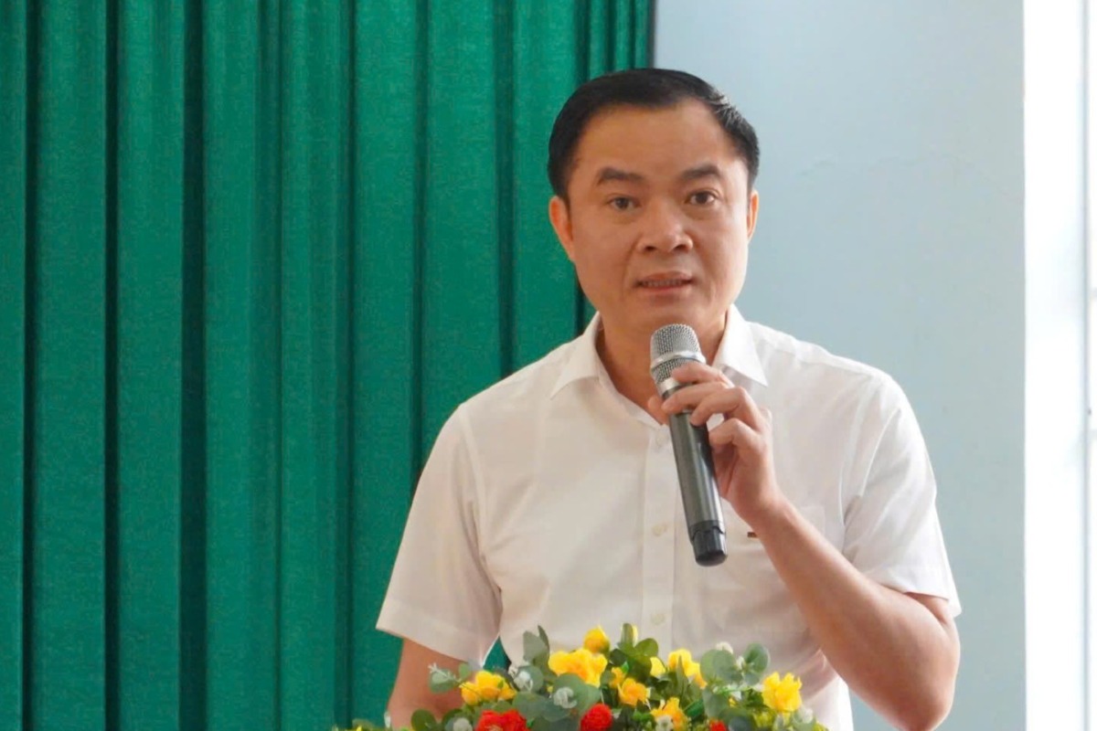 Ông Lê Hồng Sơn - Chủ tịch PetroVietnam - phát biểu trong hội nghị tiếp xúc cử tri trên địa bàn phường Tam Thắng, TPHCM. Ảnh: Nam Thắng