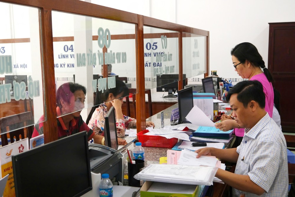 The Ministry of Home Affairs stated the basis for arranging civil servants and public employees according to job positions in agencies and organizations. Photo: Pham Dong