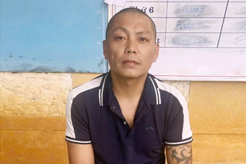 Đối tượng Nguyễn Anh Hào tại cơ quan công an. Ảnh: Công an phường Mộc Châu.