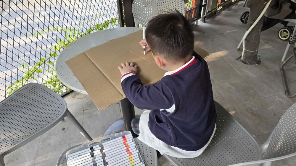 Benefits that parents should encourage children to participate in drawing early. Photo: Tuan Dat